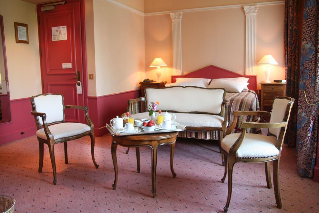 Le Cedre De Soyons Hotel Стая снимка