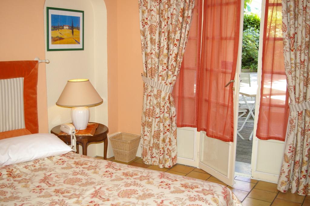 Le Cedre De Soyons Hotel Стая снимка