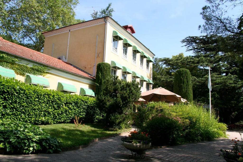 Le Cedre De Soyons Hotel Екстериор снимка