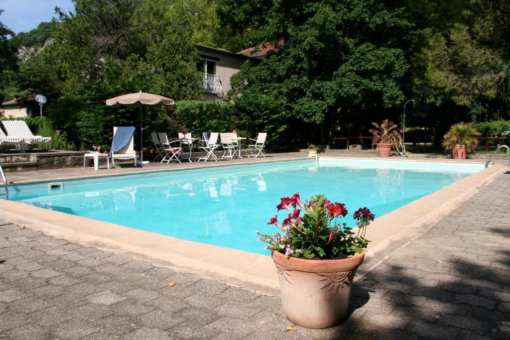 Le Cedre De Soyons Hotel Екстериор снимка